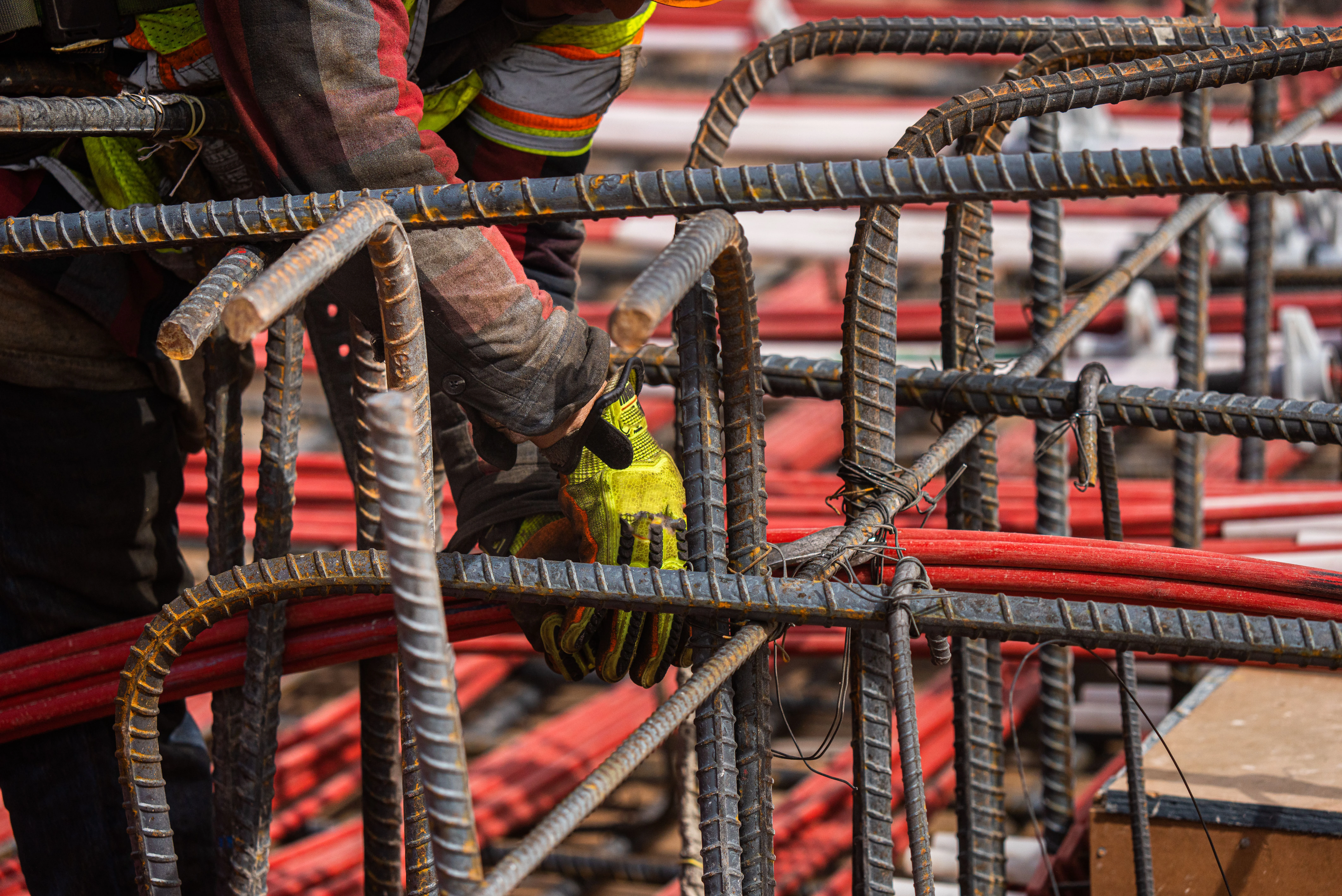 construction-worker-securing-rebar-on-construction-2026-01-07-07-16-09-utc